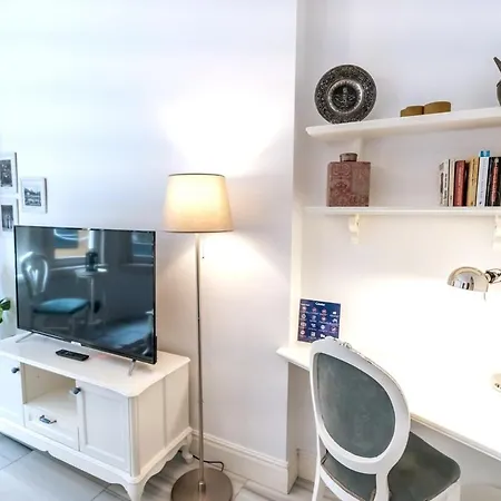 Designer In Trendy Neighborhood Appartamento *