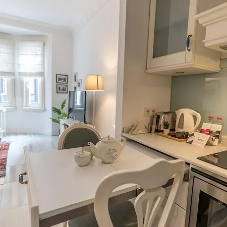 Appartamento Designer In Trendy Neighborhood