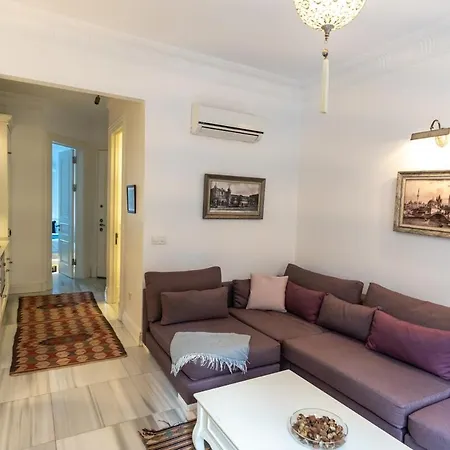 Lejlighed Designer In Trendy Neighborhood Istanbul